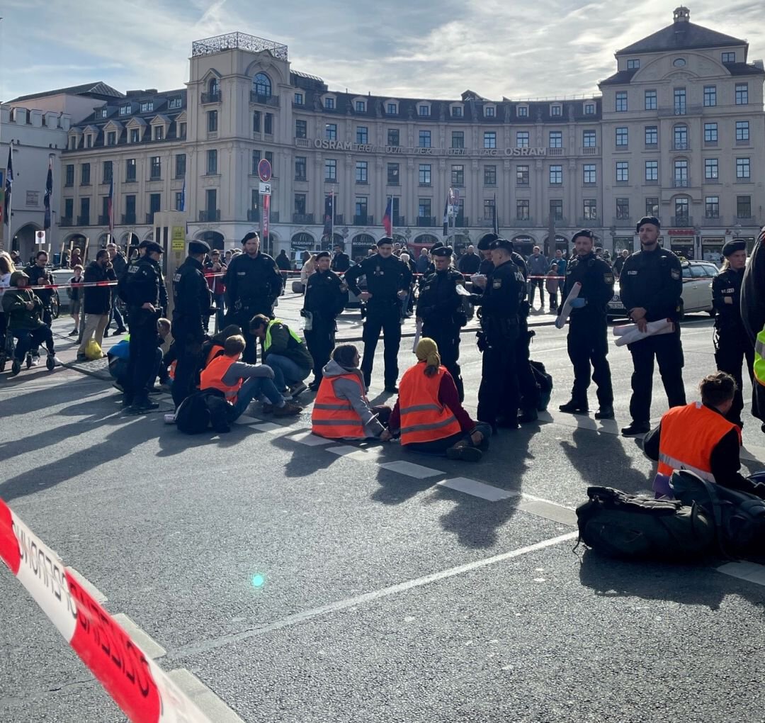 Aktivisten blockieren erneut Stachus