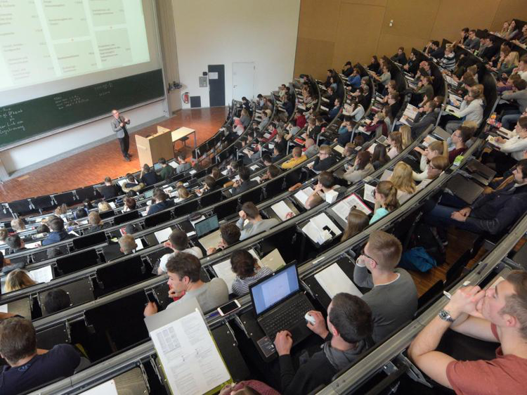 Studenten im Hörsaal | © Stefan Puchner