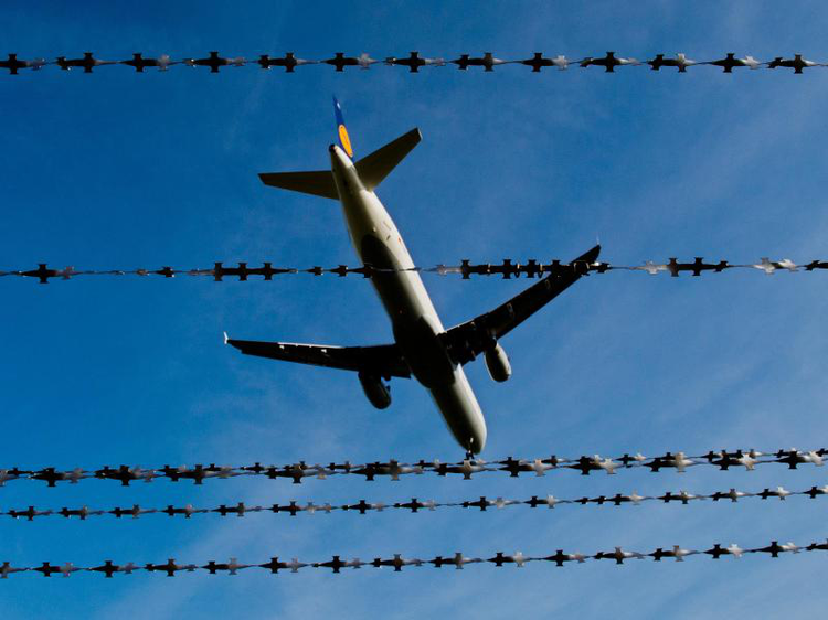 Flugzeug | © Julian Stratenschulte