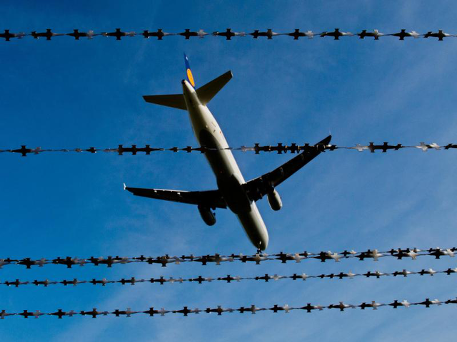 Flugzeug | © Julian Stratenschulte