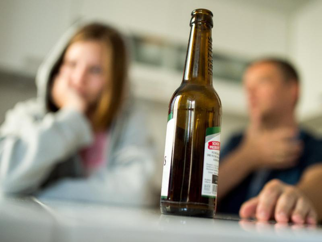 Alkohol in Familien | © Alexander Heinl