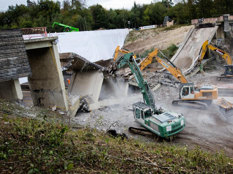 Brückensprengung auf A8 | © Christoph Schmidt