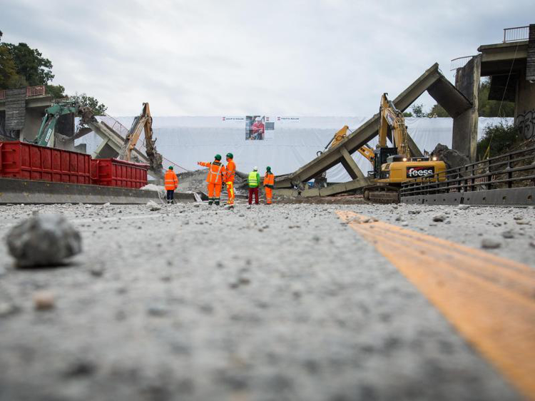 Brückensprengung auf A8 | © Christoph Schmidt