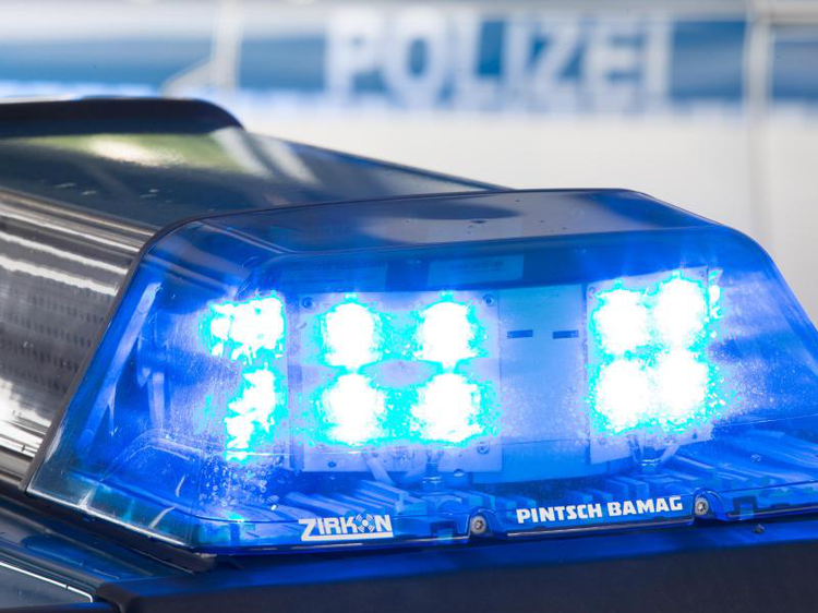 Das Blaulicht eines Polizeiwagens | © Friso Gentsch