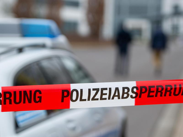 Polizisten stoppten den Mann und schossen auf ihn. Foto: Marc Tirl/Archiv | © Marc Tirl Polizeiabsperrung | © Marc Tirl